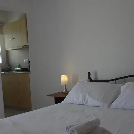 George House * Ano Mera
