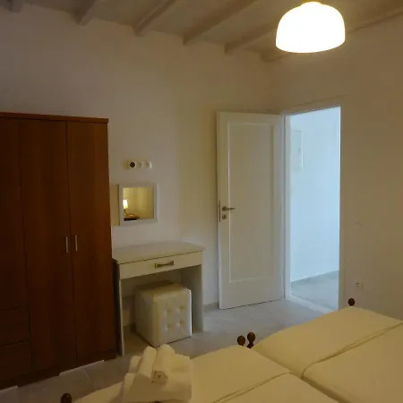 George House Affittacamere Ano Mera